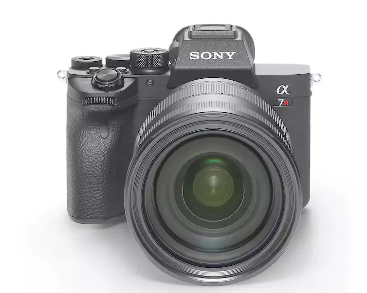 Sony Alpha 7R IV Full-frame Mirrorless Interchangeable Lens Camera (ILCE7RM4/B)